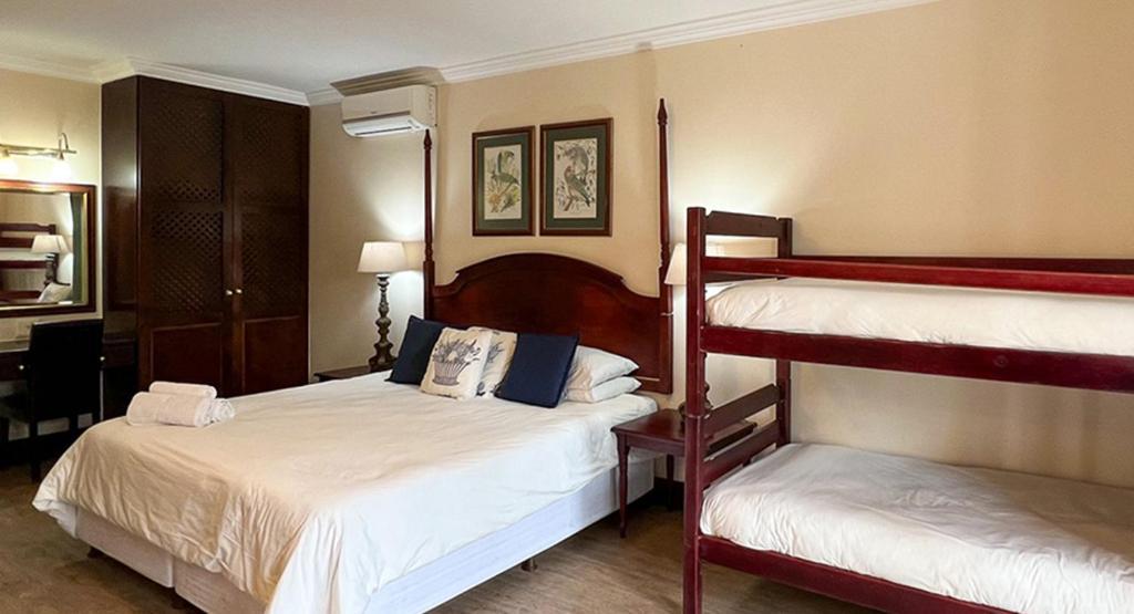 Far Hills Country Hotel Victoria Bay Dış mekan fotoğraf